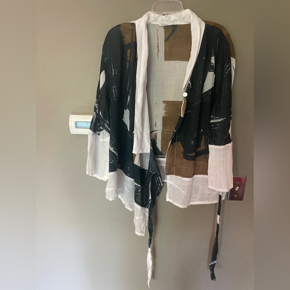 BANANA BLUE Linen Abstract Wrap Top Size Medium - Picture 3 of 6